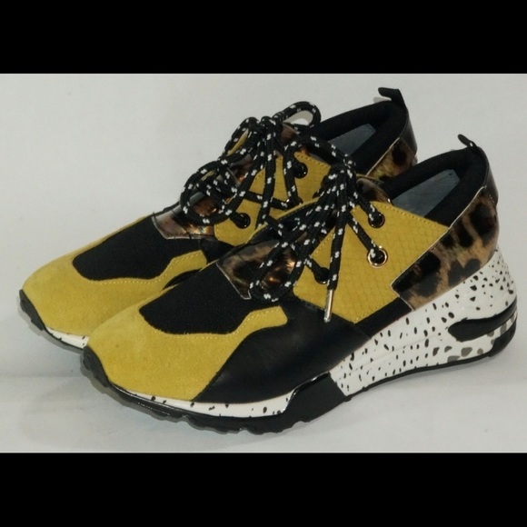 Steve Madden Shoes - Steve Madden Cliff Sneakers Running Shoe 9